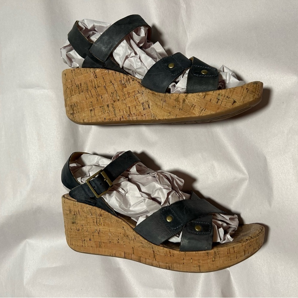 Korks navy wedges sz 10, great with jeans, denim color, lightweight, cute, sexy